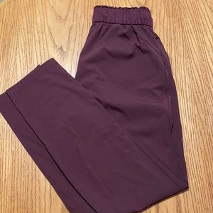 SOLD Lululemon on the fly pant size 4